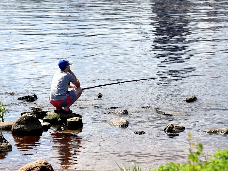 Pieaugs licences maksa makšķerēšanai Liepājas ezerā