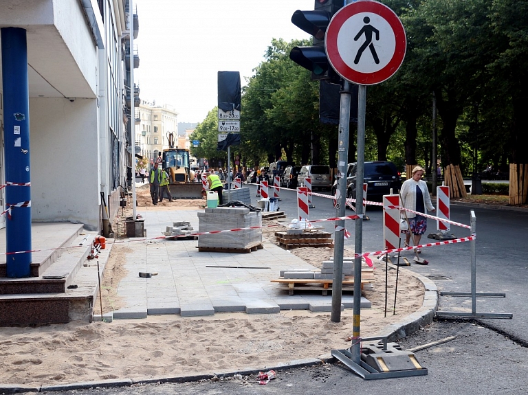 Rīgas ielu remontētājs "A.C.B." būvdarbu termiņa pagarinājumu nesaņems