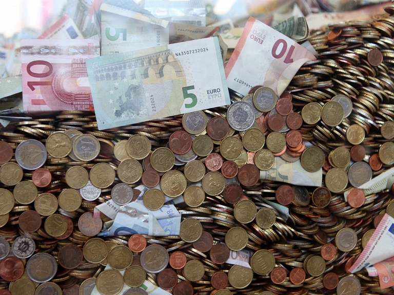 Policija neizmeklē iespējamo pārpratumu ar piecgadīgā liepājnieka Ivana Berladina bērēm vāktajiem ziedojumiem