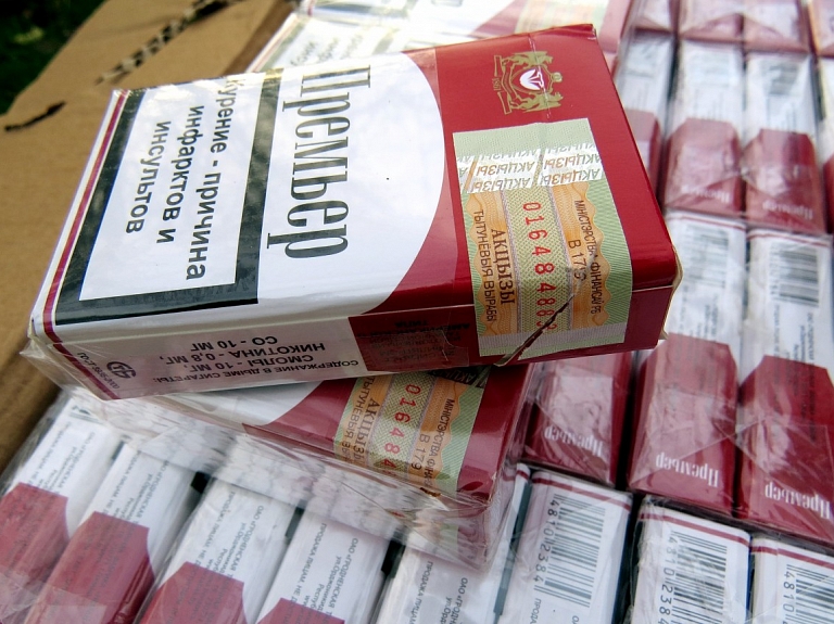 Robežsargi Daugavpils novadā konfiscē 120 000 kontrabandas cigarešu