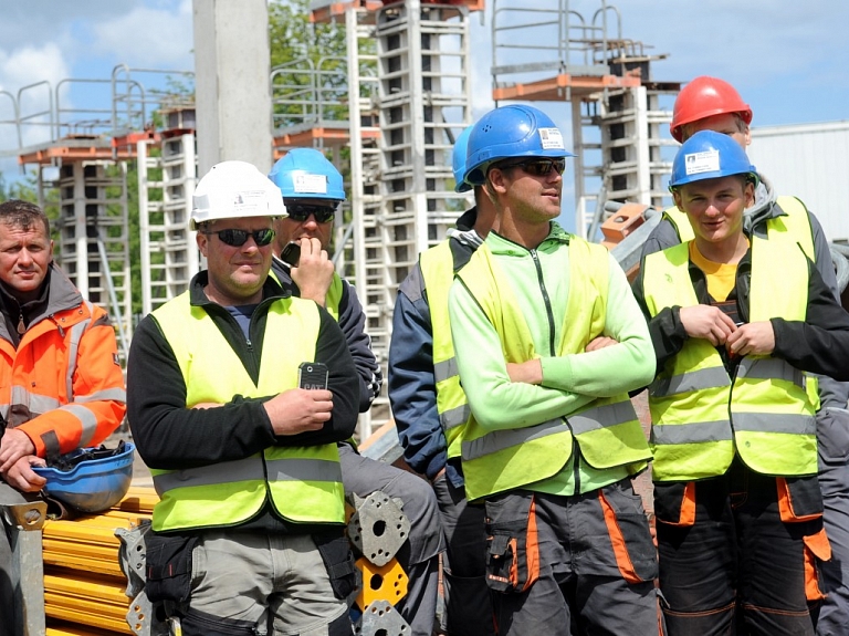 Pārtrauks Ugāles vieglatlētikas manēžas pārbūvi un cels jaunu ēku