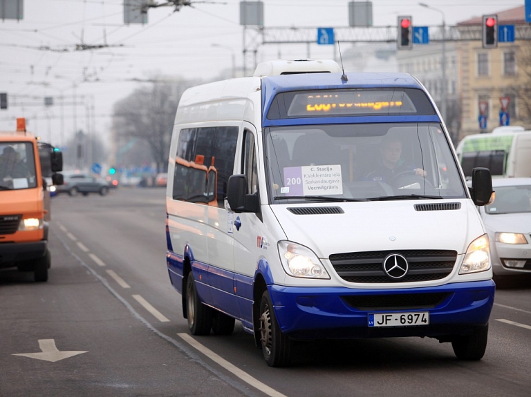 Arī "Rīgas mikroautobusu satiksmes" reisos varēs braukt ar laika biļetēm