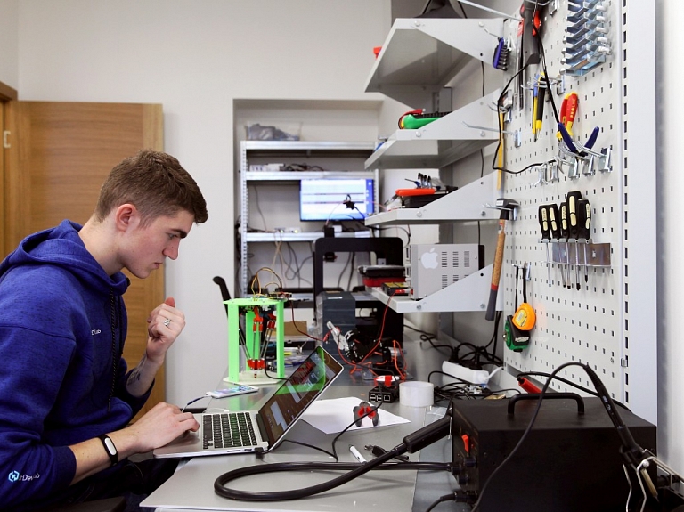 Ventspils Augstskola par 1,77 miljoniem eiro modernizēs datorzinātņu un elektronikas studiju programmas