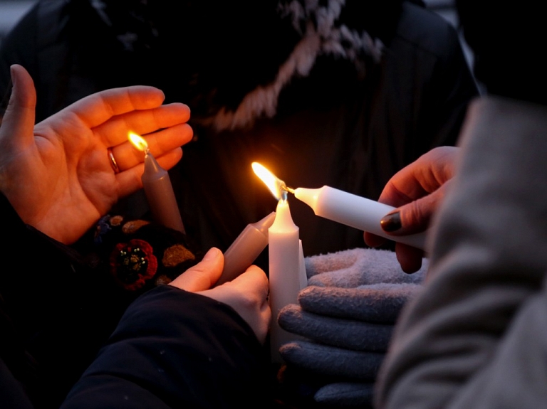 Latvijas proklamēšanas 99.gadadienā Preiļos notiks akcija "Kopīgi izgaismosim Latviju svecīšu liesmās"