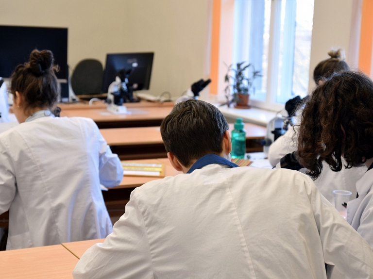 Talsu pašvaldība piešķir stipendijas trim medicīnas un pedagoģijas studentiem