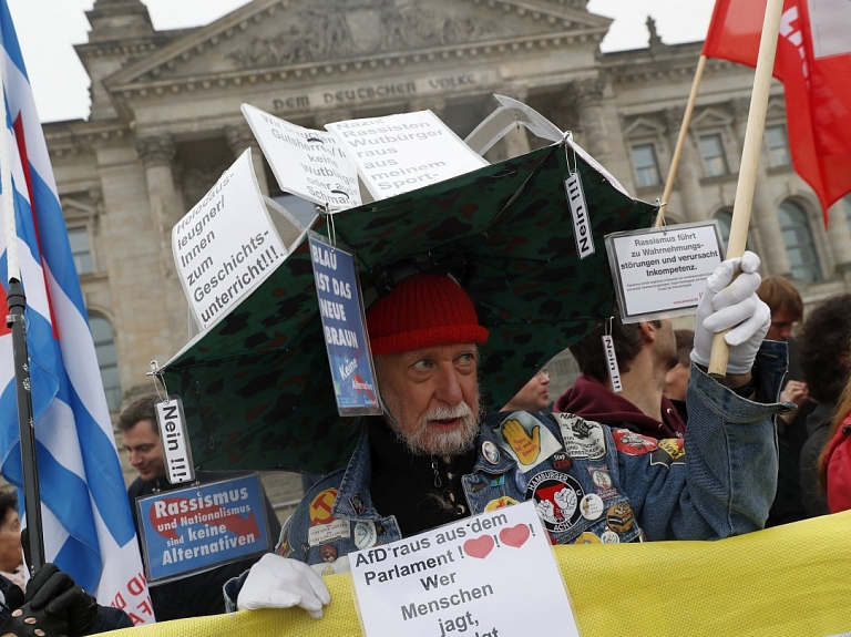 Prezentēs grāmatu par populisma vilni ES un ASV