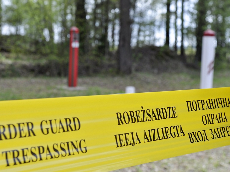 Alūksnes novadā aiztur nelegālos imigrantus no Vjetnamas