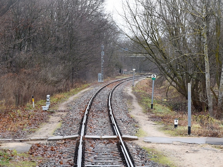 Atjaunos Ķeipenes dzelzceļa staciju