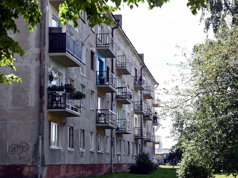 Jelgavas novadā nestrādājošie invalīdi kopš bērnības un daļa biedrību saņems nekustamā īpašuma nodokļa atlaidi
