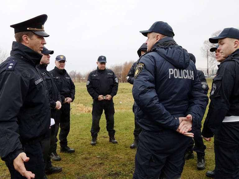 Valsts policijas 99.gadadienas svinīgajās uzrunās noraida iespēju kardināli samazināt policistu skaitu