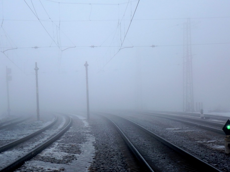 Gada garākajā naktī daudzviet gaidāmi nelieli nokrišņi un migla