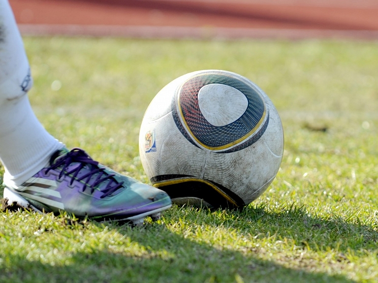 Sākti treniņi uz pašvaldības zemes izbūvētajā stadiona Jelgavā