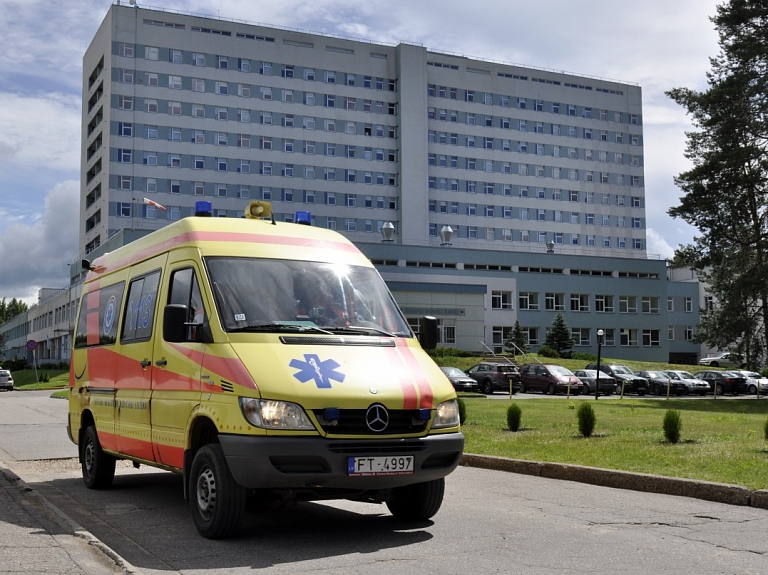 Pēc ceļu satiksmes negadījumiem vakar hospitalizēti 12 cilvēki