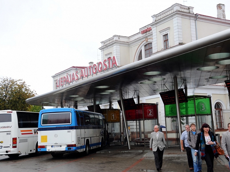 Kurzemē izvērtē iespēju slēgt vairākus autobusu maršrutus