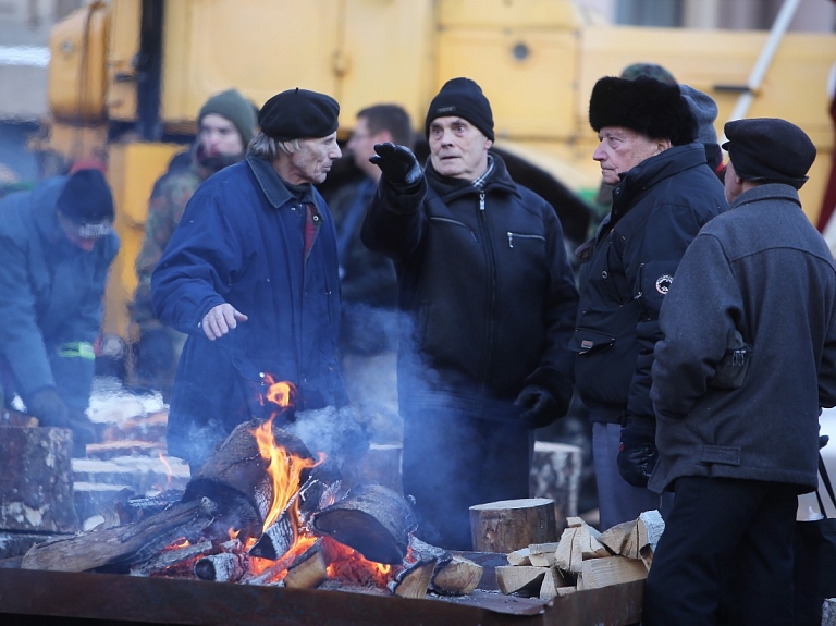 Barikāžu atceres pasākumā Kuldīgā varēs apskatīt pasta ēkas aizsargāšanai izmantoto smago tehniku