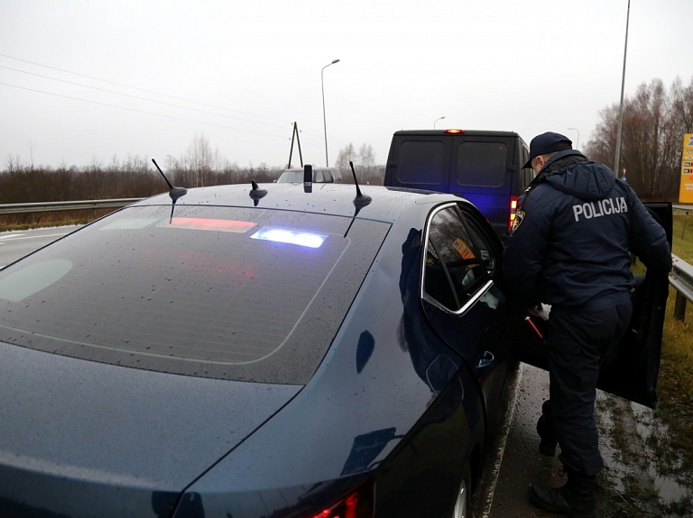 Jēkabpils tuvumā aiztur apvidus auto vadītāju par bēgšanu no policijas