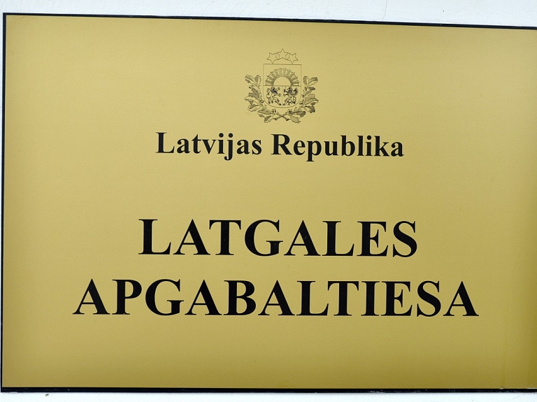 Lietā pret "LatRosTrans" par īpašumtiesību atzīšanu uz tehnoloģisko naftu un zaudējumu piedziņu pasludināts pārtraukums