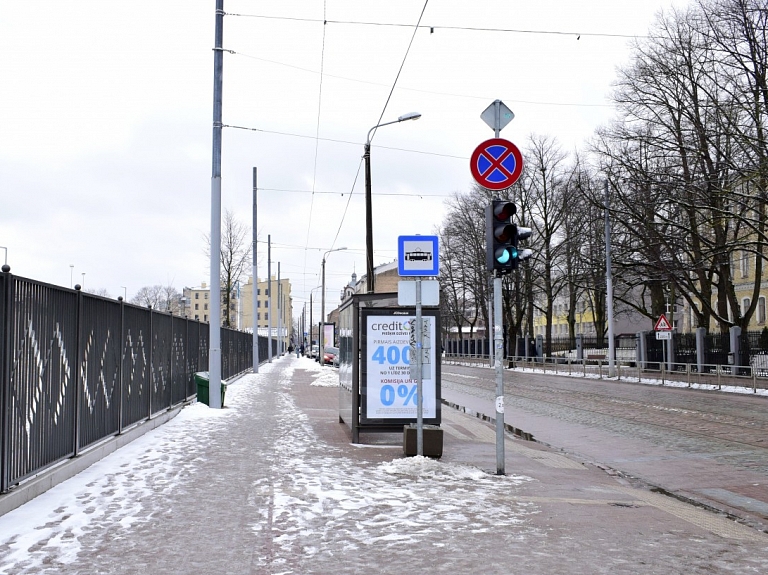 Opozīcijas deputāts aicina izvērtēt alternatīvas sāls izmantošanai Rīgas ceļu uzturēšanā