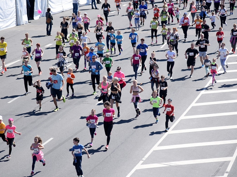 Rīgā organizēs skrējienu sēriju "100 km Latvijas simtgadei"