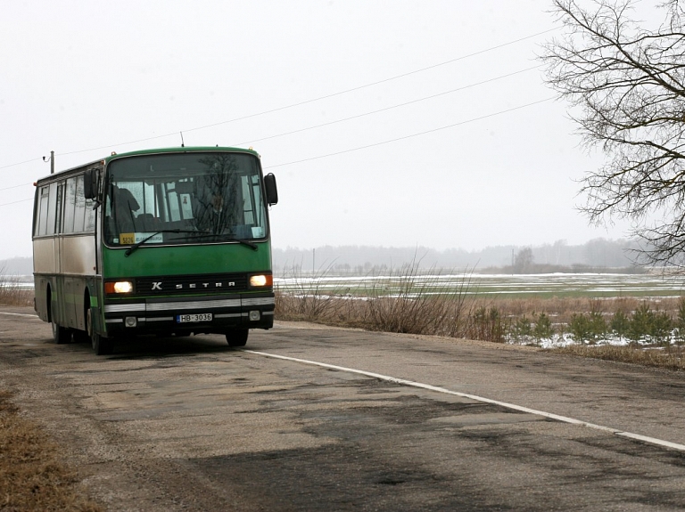 Kurzemē lielākās diskusijas ir par viena autobusu maršruta iespējamo slēgšanu Ventspils novadā