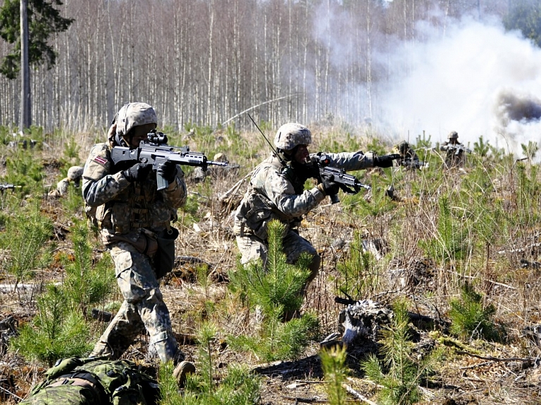 Daugavpils novadā militārajās mācībās "Claymore Soaring" neitralizēta pretinieka bāze