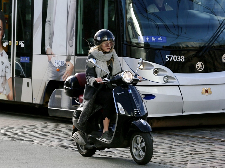 Tehnisku ķibeļu dēļ pagarināts "Rīgas satiksmes" zemo grīdas tramvaju iepirkuma termiņš