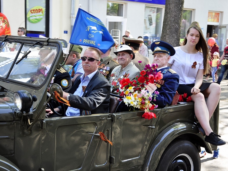 Sabiedroto uzvaras pār nacistisko Vāciju 73.gadadienas svinības Daugavpilī aizrit bez starpgadījumiem