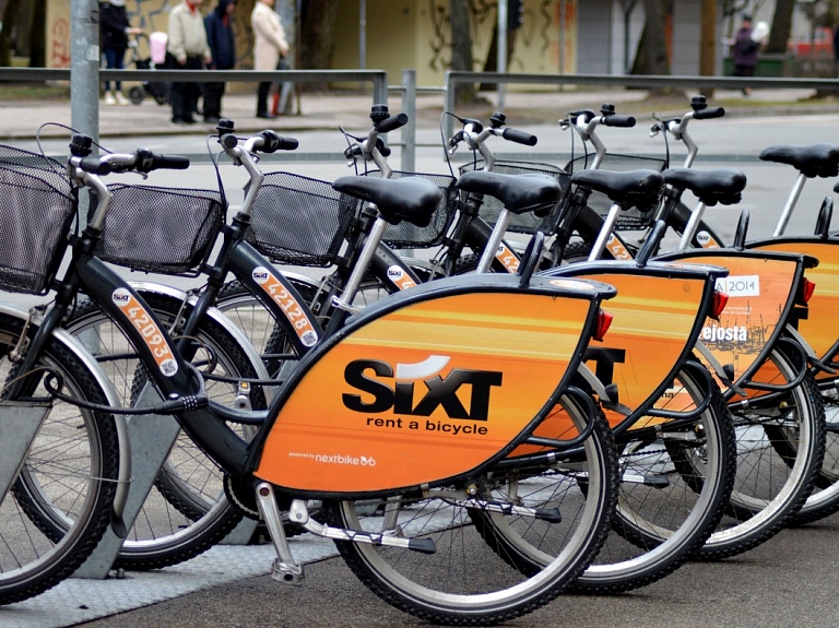 Rīgā un Jūrmalā šovasar būs pieejami 30 "Sixt velo nomas" punkti