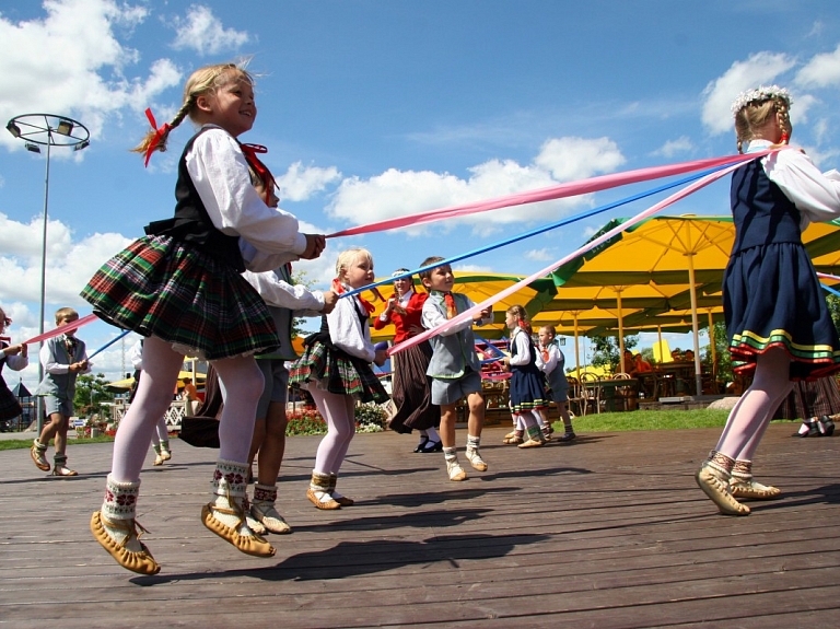 Daugavpilī notiks Bērnu tautas deju festivāls "Latvju bērni danci veda"