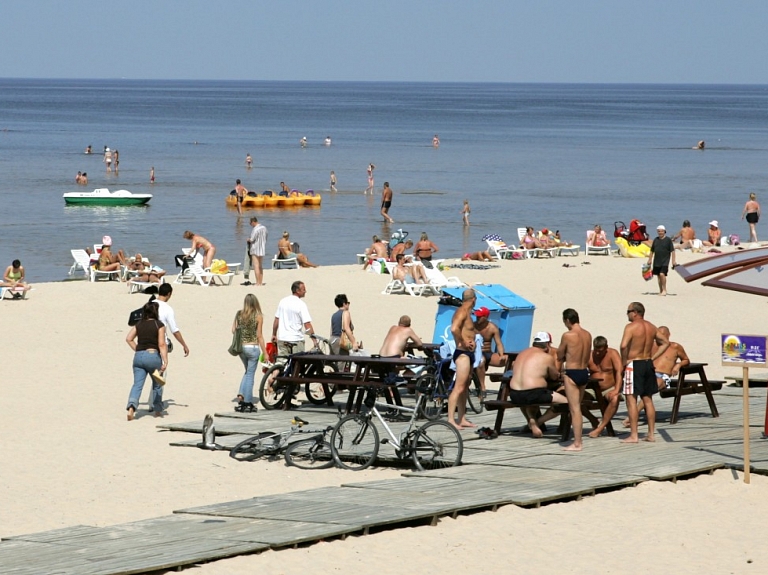 Liepājas pludmalē par 7818 eiro uzstādīs trīs pārvietojamās tualetes
