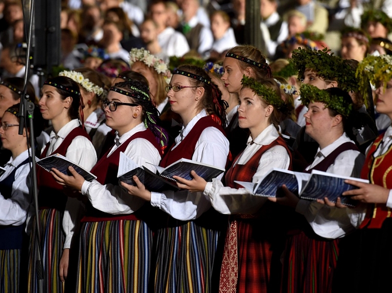 DP: Dziesmu un deju svētkus atsevišķas personas vai to grupas varētu mēģināt izmanot popularitātes gūšanai tostarp gaidāmo vēlēšanu kontekstā