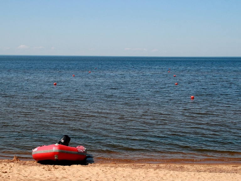 Ūdens temperatūra Vidzemes piekrastē noslīdējusi līdz +7 grādiem