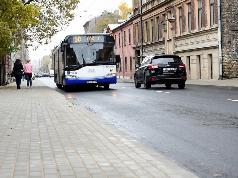 Saistībā ar Dziesmu svētkiem veiktas izmaiņas sabiedriskā transporta kustībā un autostāvvietu darbībā