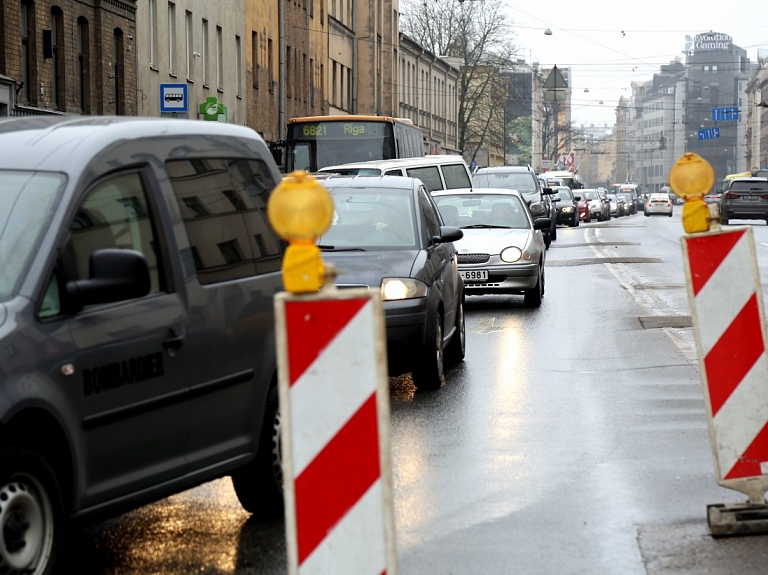 Baltkrievijas ārlietu ministra vizītes laikā ierobežos satiksmi vairākās Rīgas ielās