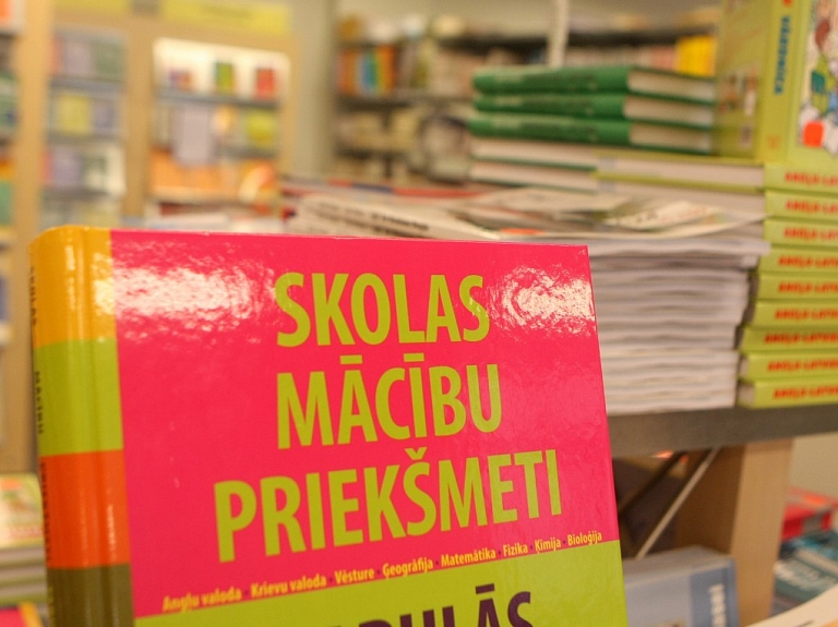 Vismaz vienu pilnu slodzi šogad strādājuši tikai 39% skolotāju