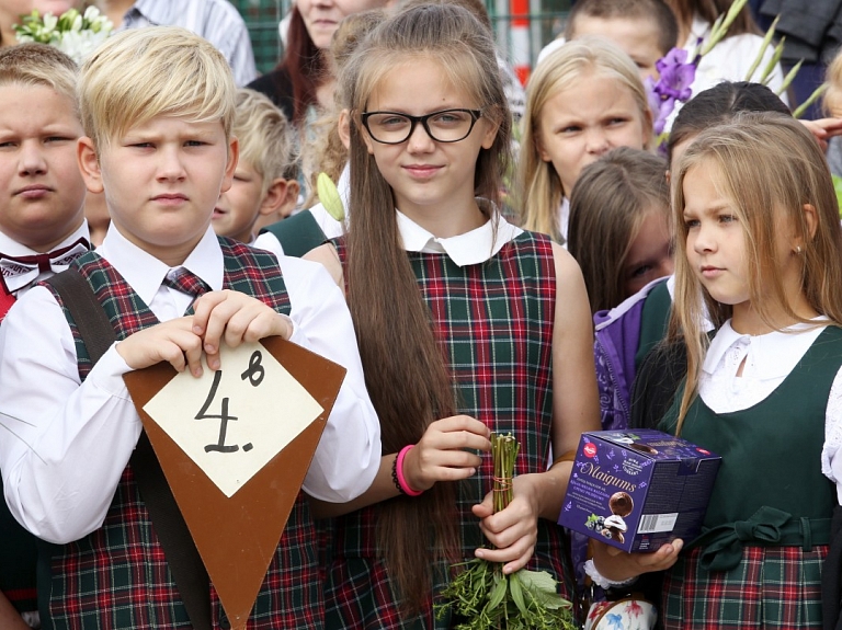 88 pašvaldības saņems papildu finansējumu pedagogu darba samaksai