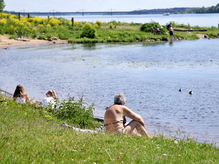 Ceturtdien gaidāmās svelmes dēļ spēkā oranžais brīdinājums