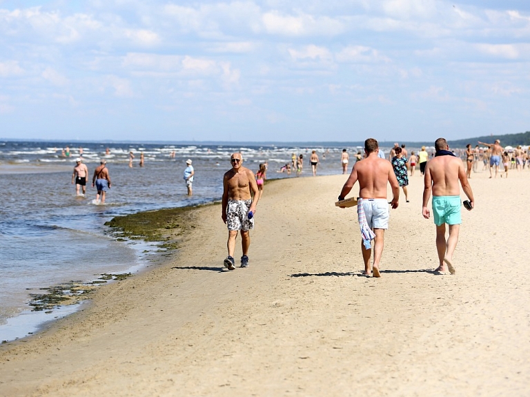 Ūdens temperatūra Jūrmalas un Rīgas peldvietās no +14 līdz +23 grādiem