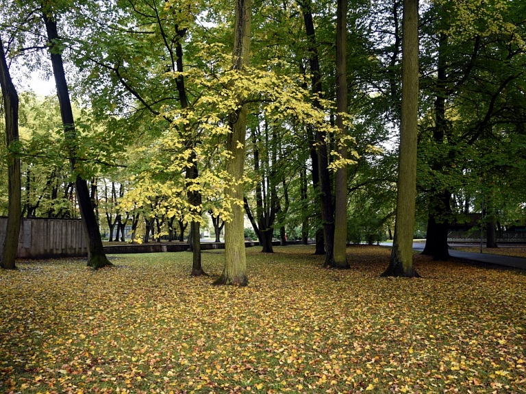 Ekspluatācijā nodots par 274 445 eiro pārbūvētais Kena parks Jēkabpilī