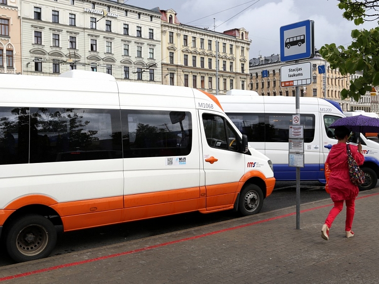 papildināta - Augstākā tiesa apturējusi "Rīgas satiksmes" mikroautobusu iepirkumu