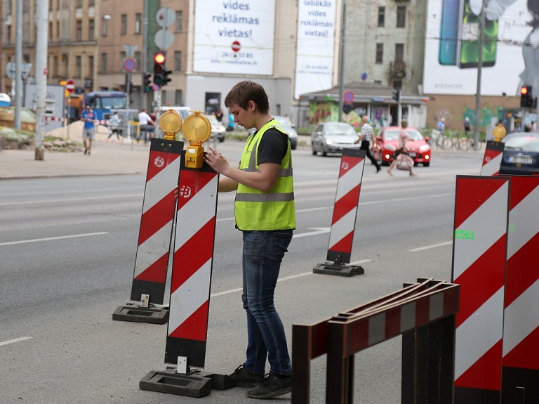 Satiksmes ministrija nākamā gada budžetā ceļu sakārtošanai lūdz papildu 87 miljonus eiro