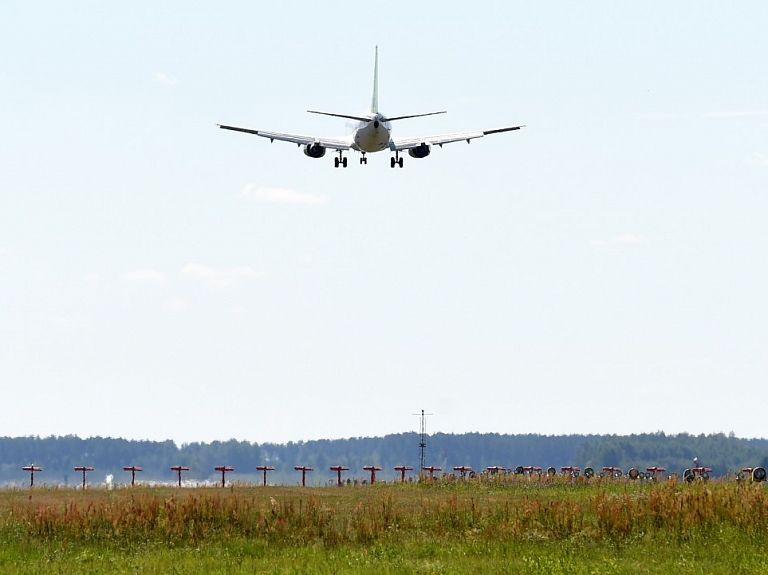 "airBaltic" rīkotajā aptaujā par mīlētāko Latvijas pilsētu uzvarējušas Cēsis