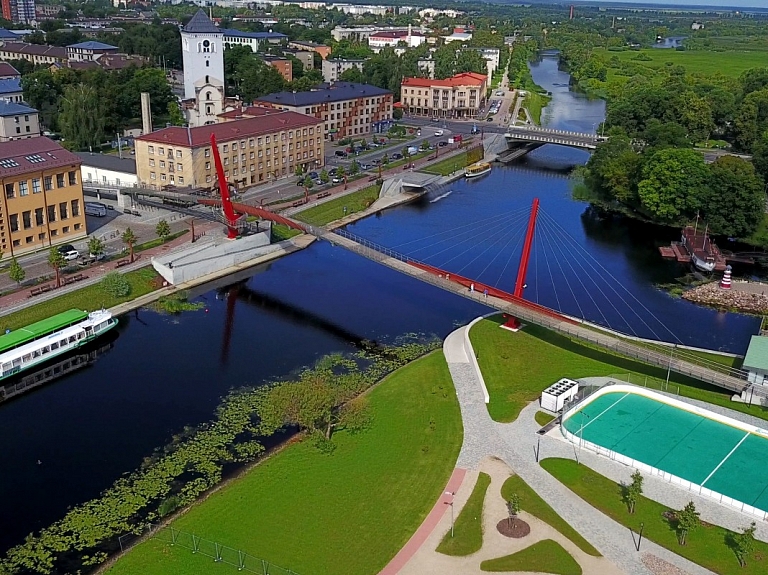 Paaugstinoties ūdens līmenim upēs, Jelgavā atslēgtas vairākas strūklakas