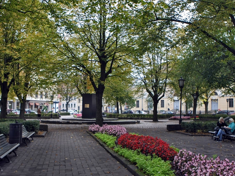 Saeimas komisijas skatīs ieceri Jēkaba laukumu pārdēvēt par Neatkarības laukumu