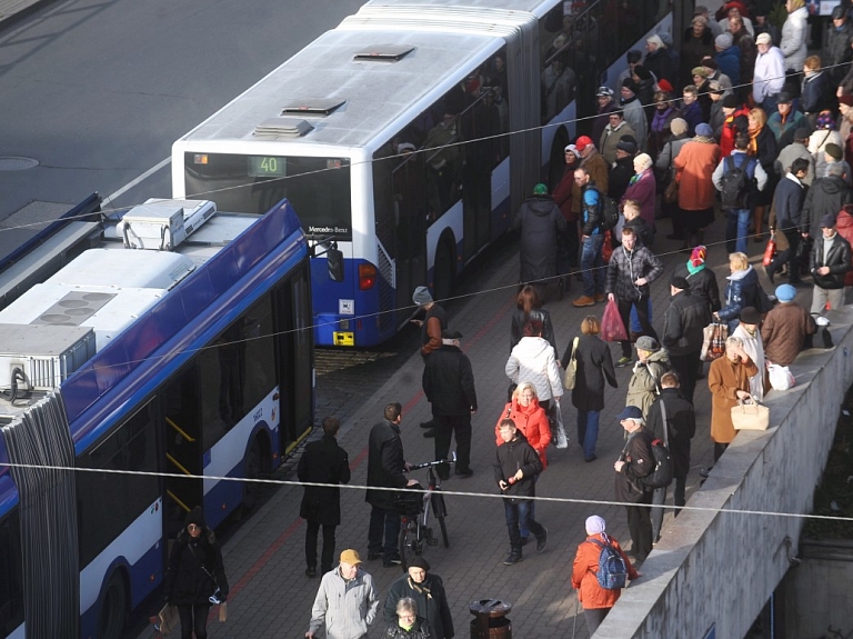 Septembrī par piektdaļu samazinājies "Rīgas satiksmes" maršrutos pieķerto bezbiļetnieku skaits