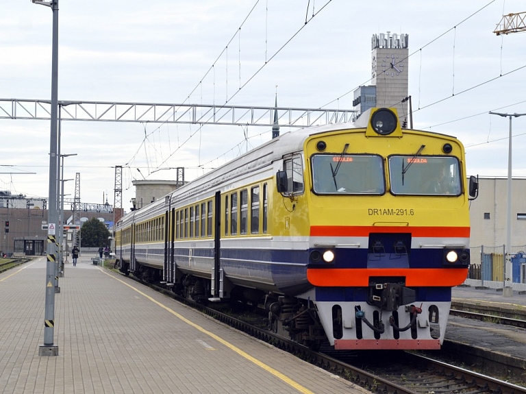 Latvijā ar autobusiem un vilcieniem pārvadāto pasažieru skaits deviņos mēnešos audzis par 1,6%