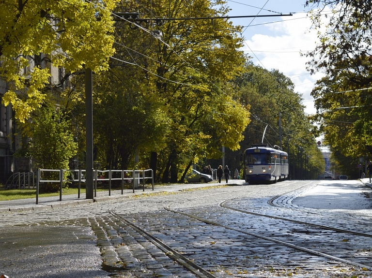 Liepājā tramvajs notriecis sirmgalvi