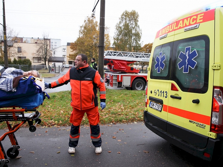 Vidzemē sieviete gūst nopietnas traumas, iekrītot pagrabā