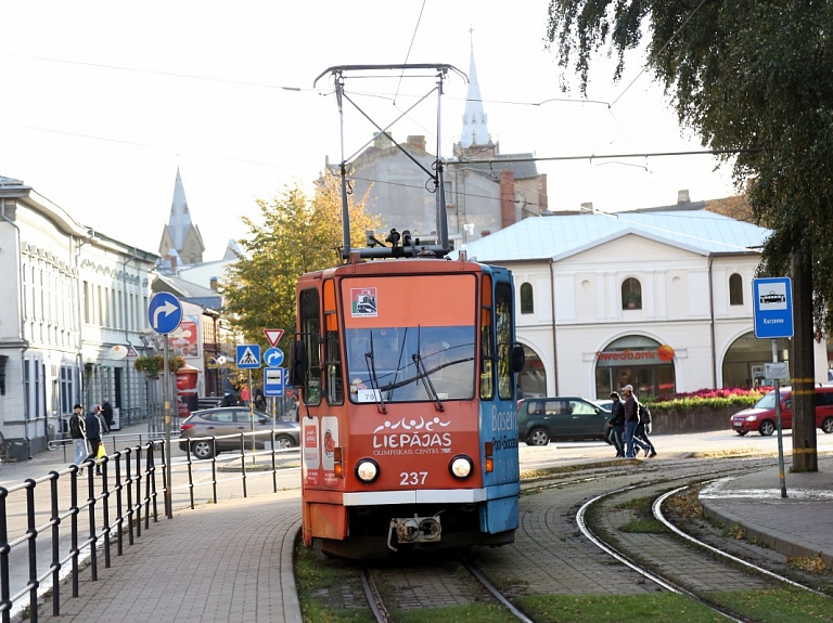 Liepājā uzstādītas metāla taktilās kartes ar pilsētvides objektiem