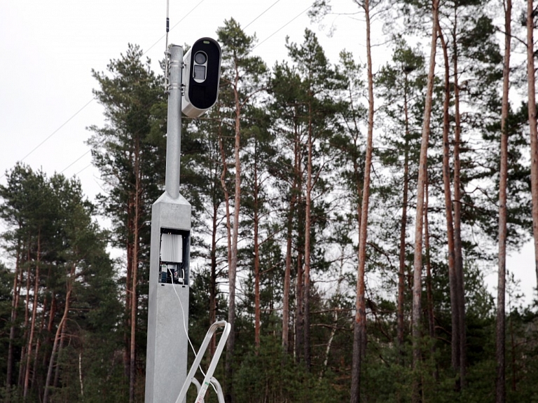 Uz Latvijas ceļiem uzstādīti 100 stacionārie fotoradari